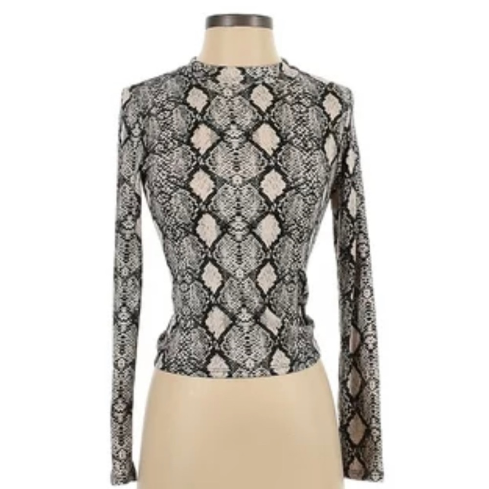 Soft long sleeve snake skin turtle neck top